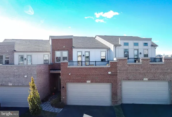 Property Slideshow image 2 of 62 | 42789 macbeth ter, Ashburn, VA, 20148