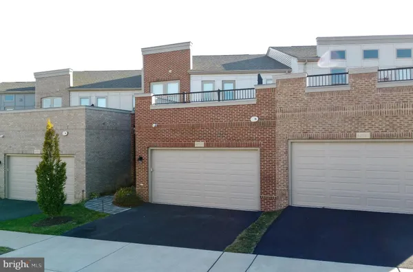 Property Slideshow image 3 of 62 | 42789 macbeth ter, Ashburn, VA, 20148