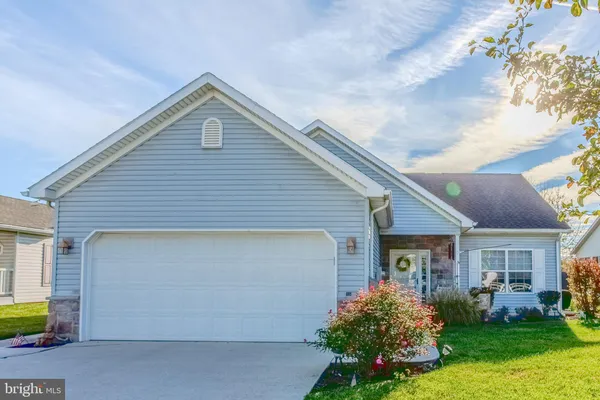 Property Slideshow image 2 of 23 | 33 lantern ln, Shippensburg, PA, 17257