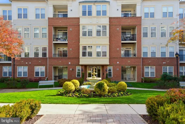 Property Slideshow image 3 of 52 | 2540 kensington gdns unit 303, Ellicott City, MD, 21043