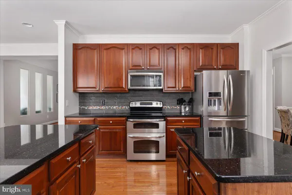 Property Slideshow image 3 of 83 | 13612 ryton ridge ln, Gainesville, VA, 20155