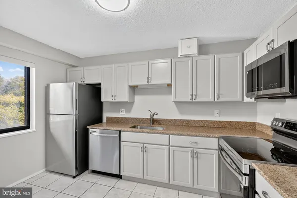 Property Slideshow image 3 of 40 | 15101 interlachen dr 1-326, Silver Spring, MD, 20906