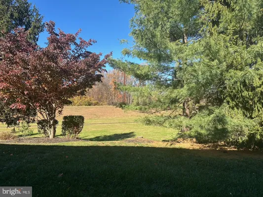 Property Slideshow image 3 of 16 | 146 grandview dr, Warminster, PA, 18974