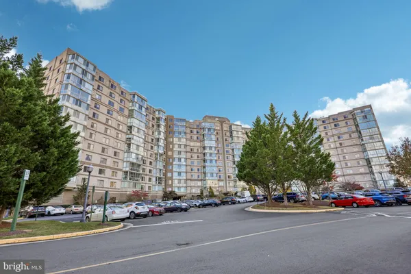 Property Slideshow image 3 of 41 | 19375 cypress ridge ter 601, Leesburg, VA, 20176