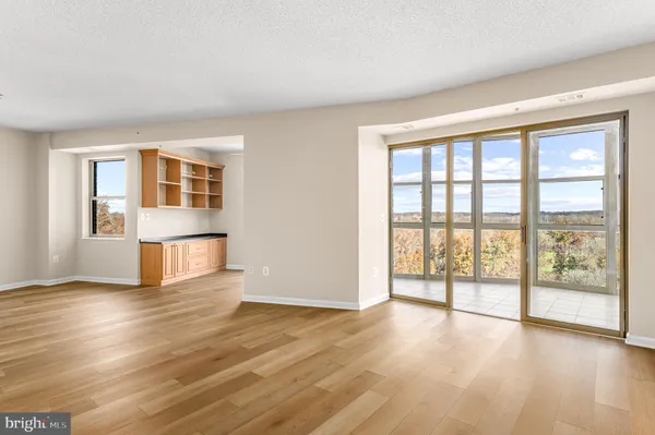 Property Slideshow image 2 of 39 | 19360 magnolia grove sq unit 316, Leesburg, VA, 20176