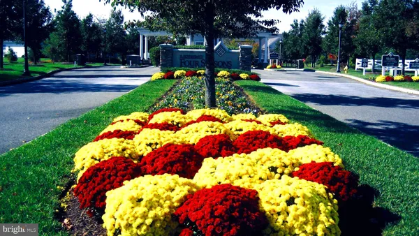 Property Slideshow image 3 of 44 | 10 powderhorn way, Allentown, NJ, 08501