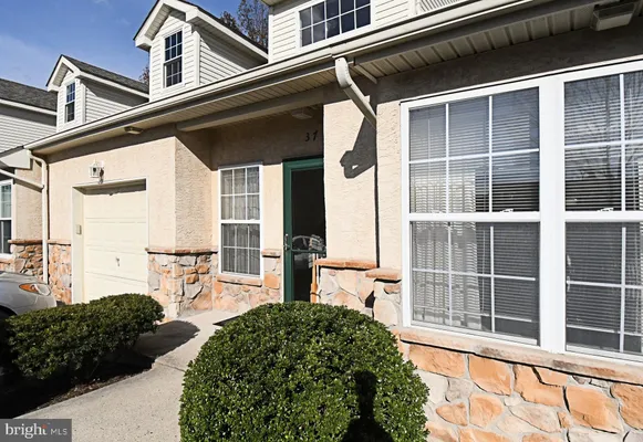 Property Slideshow image 3 of 39 | 37 stuart dr # 37, Norristown, PA, 19401