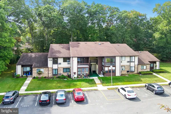 Property Slideshow image 3 of 42 | 154 cross slope ct g, Manalapan, NJ, 07726