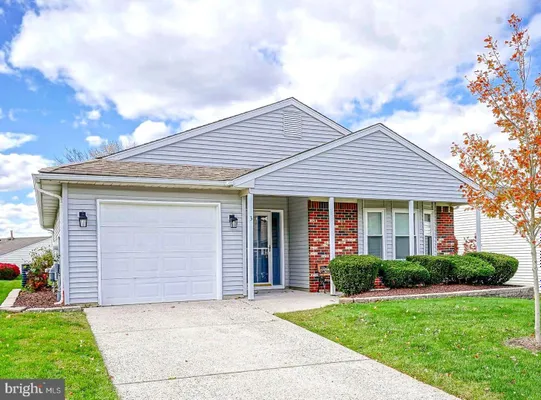 Property Slideshow image 2 of 31 | 3 deep hollow ln, Columbus, NJ, 08022