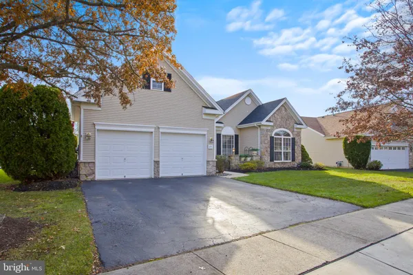 Property Slideshow image 3 of 23 | 25 ellington dr, Columbus, NJ, 08022