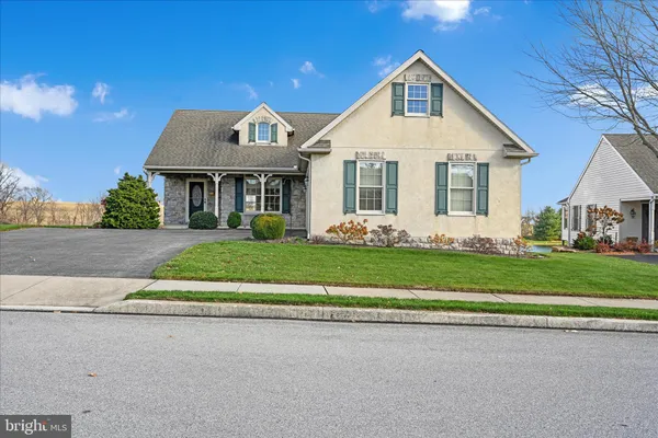 Property Slideshow image 2 of 37 | 988 cambridge dr, Manheim, PA, 17545