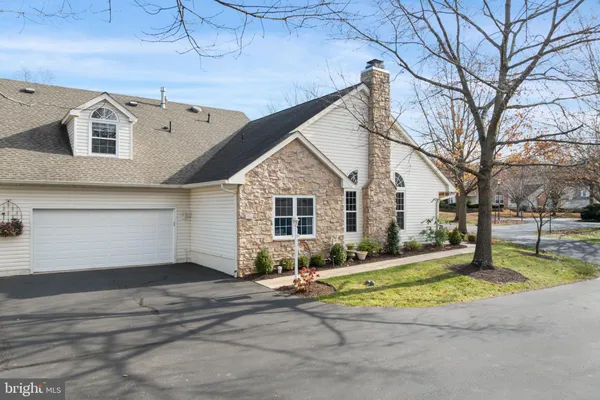 Property Slideshow image 2 of 23 | 124 hollybush cir, Souderton, PA, 18964