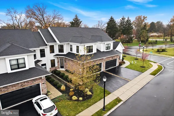 Property Slideshow image 3 of 56 | 4 dogleg ln, Lawrenceville, NJ, 08648