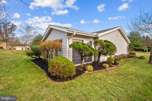 Property Slideshow image 2 of 33 | 15561 prince frederick way # 114-a, Silver Spring, MD, 20906