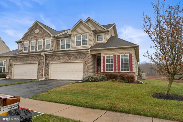 Property Slideshow image 3 of 32 | 361 pierce run, Newark, DE, 19702