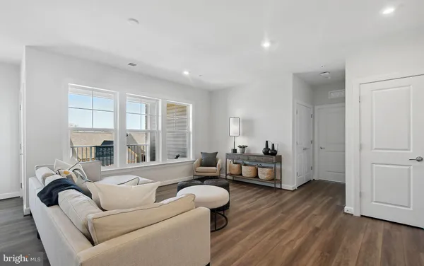 Property Slideshow image 3 of 34 | 5800 moonstone way 4, Haymarket, VA, 20169