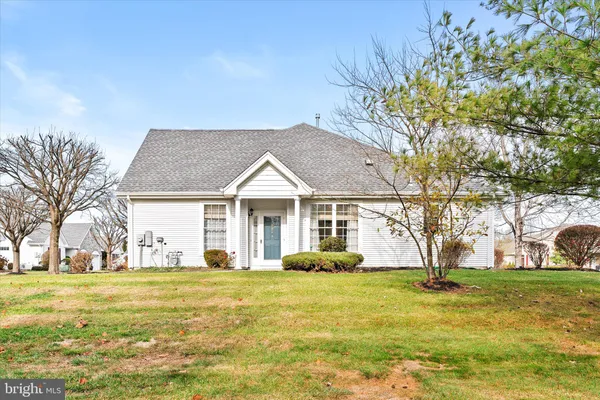 Property Slideshow image 3 of 25 | 207 burholme dr, Hamilton, NJ, 08691