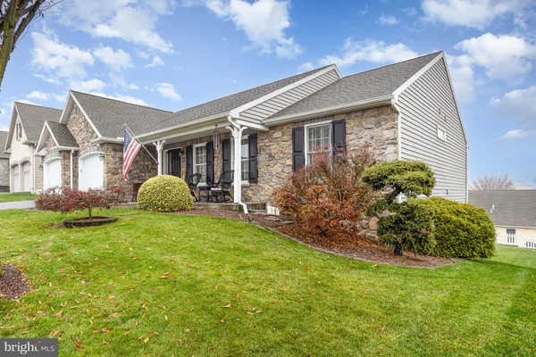 Property Slideshow image 3 of 33 | 714 heather rdg, Manheim, PA, 17545
