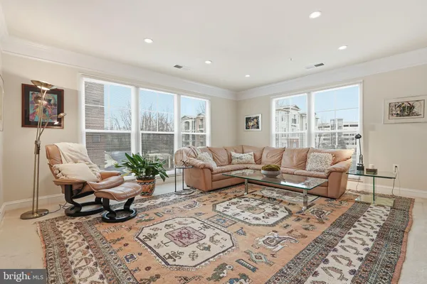 Property Slideshow image 3 of 36 | 2905 saintsbury plz apt 312, Fairfax, VA, 22031