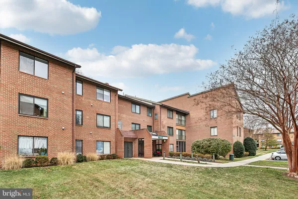 Property Slideshow image 3 of 28 | 15310 pine orchard dr # 84-1b, Silver Spring, MD, 20906