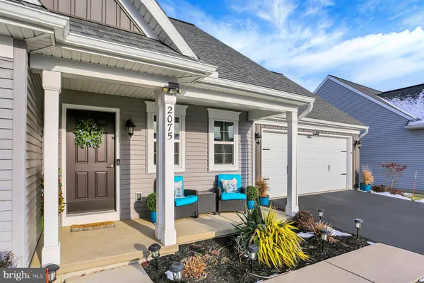 Property Slideshow image 3 of 48 | 2075 spring wood ln, Mechanicsburg, PA, 17055