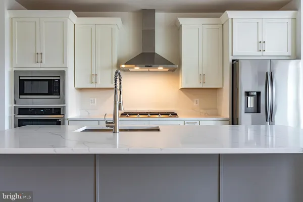 Property Slideshow image 2 of 25 | 23630 winterday dr, Ashburn, VA, 20148