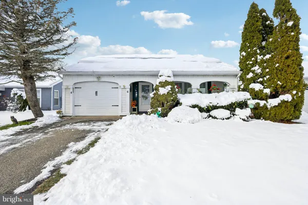 Property Slideshow image 2 of 34 | 4 harrogate ln, Manchester, NJ, 08759