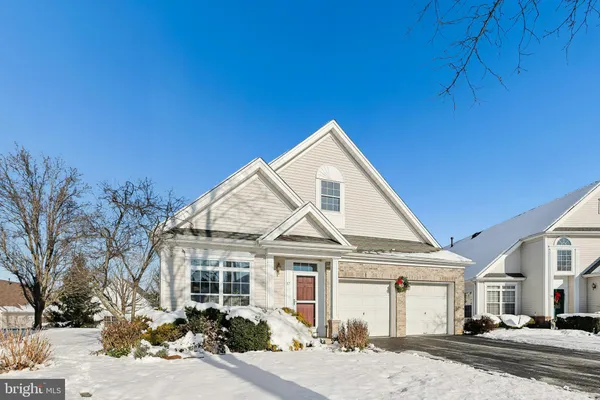 Property Slideshow image 2 of 57 | 17 pinflower ln, Princeton Junction, NJ, 08550