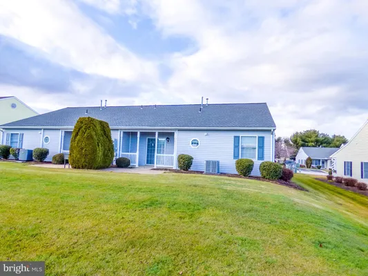 Property Slideshow image 2 of 28 | 2059 faversham way # 2059, York, PA, 17402