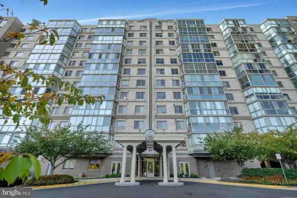 Property Slideshow image 2 of 64 | 19355 cypress ridge ter 612, Leesburg, VA, 20176