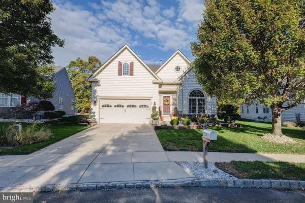 Property Slideshow image 3 of 31 | 172 hearthstone dr, Berlin, NJ, 08009