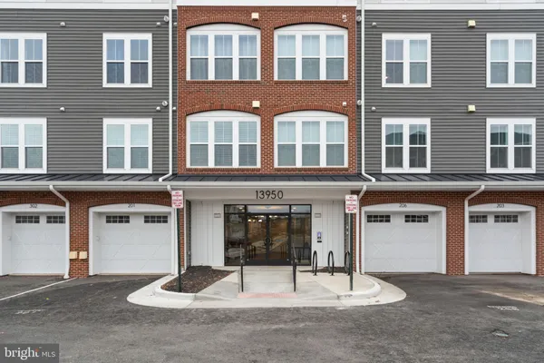 Property Slideshow image 3 of 33 | 13950 englefield dr unit 408, Woodbridge, VA, 22193