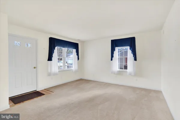 Property Slideshow image 2 of 28 | 4114 woodspring ln, York, PA, 17402