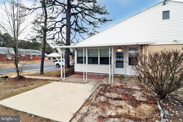 Property Slideshow image 2 of 24 | 5 valley stream dr b, Whiting, NJ, 08759