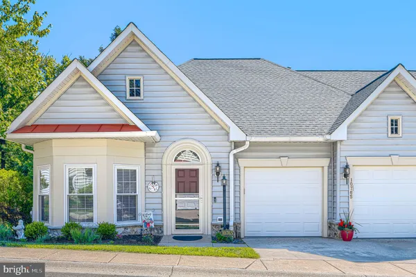 Property Slideshow image 2 of 29 | 10765 autumn splendor dr 52, Columbia, MD, 21044