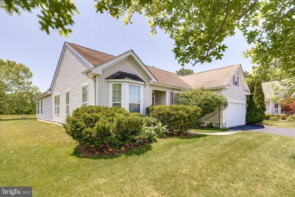 Property Slideshow image 2 of 42 | 14 fitzgerald ln, Columbus, NJ, 08022