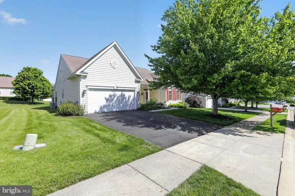 Property Slideshow image 2 of 23 | 307 sawgrass ct, Honey Brook, PA, 19344