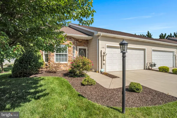 Property Slideshow image 2 of 45 | 539 parkview ln 120, Hanover, PA, 17331