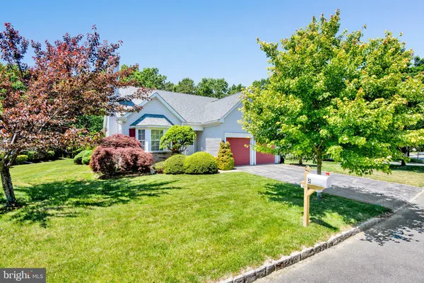 Property Slideshow image 2 of 34 | 52 skyline dr, Lakewood, NJ, 08701