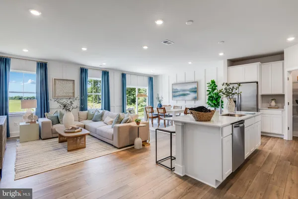 Property Slideshow image 2 of 14 | 10319 yosemite st, White Plains, MD, 20695