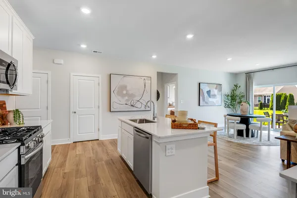 Property Slideshow image 3 of 15 | 10333 yosemite st, White Plains, MD, 20695