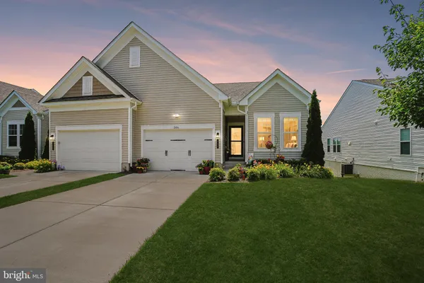Property Slideshow image 2 of 48 | 266 long point dr, Fredericksburg, VA, 22406