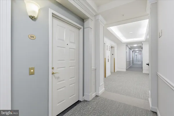 Property Slideshow image 3 of 54 | 19350 magnolia grove sq 201, Leesburg, VA, 20176