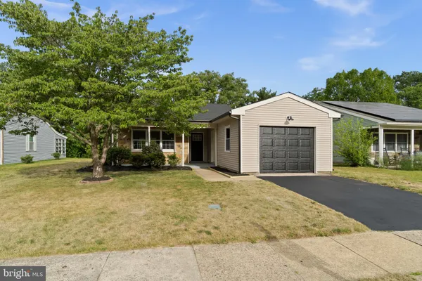 Property Slideshow image 2 of 25 | 43 kingston way, Southampton, NJ, 08088