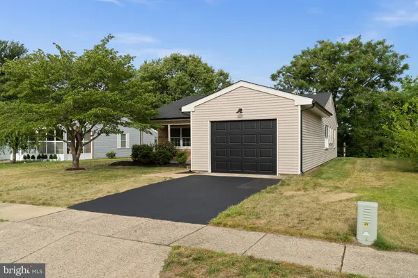 Property Slideshow image 3 of 25 | 43 kingston way, Southampton, NJ, 08088