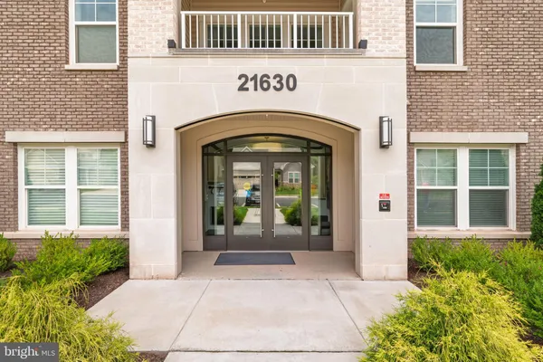 Property Slideshow image 3 of 43 | 21630 hawksbill high cir 405, Sterling, VA, 20164