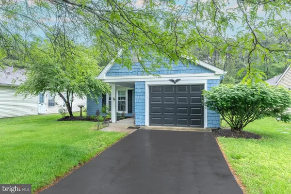 Property Slideshow image 3 of 24 | 877 westminster dr, Southampton, NJ, 08088