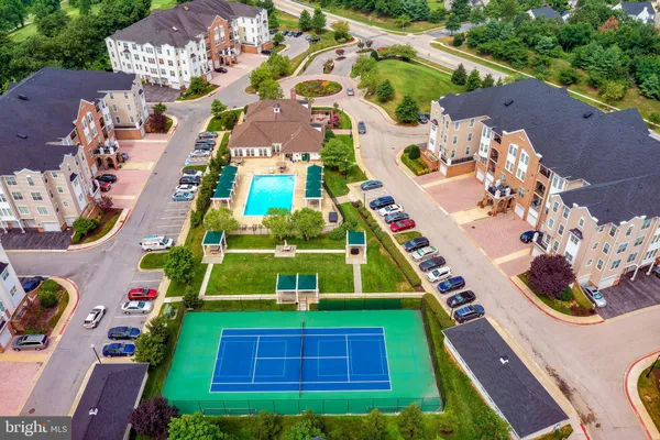 Property Slideshow image 2 of 17 | 7315 brookview rd 207, Elkridge, MD, 21075
