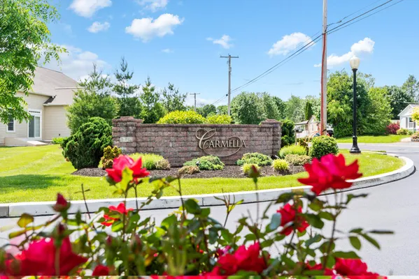 Property Slideshow image 2 of 46 | 606 poppy cir, Mechanicsburg, PA, 17050