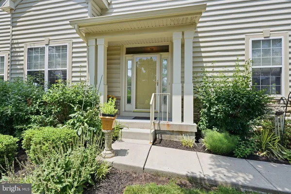 Property Slideshow image 3 of 41 | 301 eaton ct 20, Warrington, PA, 18976